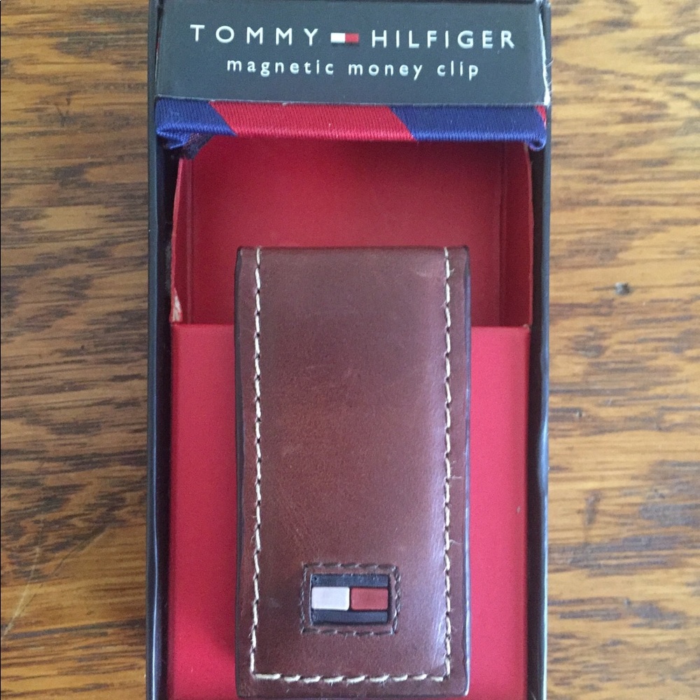 TOMMY HILFIGER HIGH BRIDLE MAGNETIC MONEY CLIP